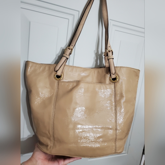 Michael Kors Jet Set Patent Leather Tote - Picture 2 of 8